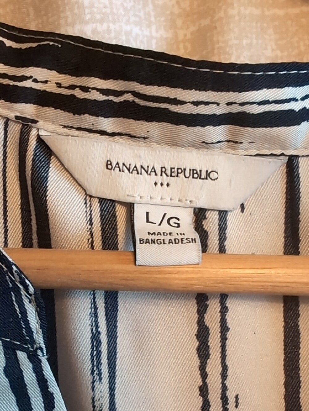 Banana Republic Navy and White Vertical Brushstroke Blouse - Picture 3 of 5